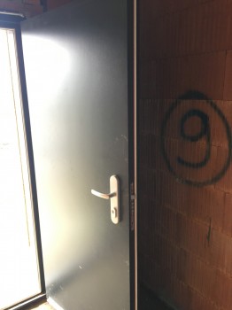 Protipožiarne bezpečnostné pavlačové exteriérové dvere